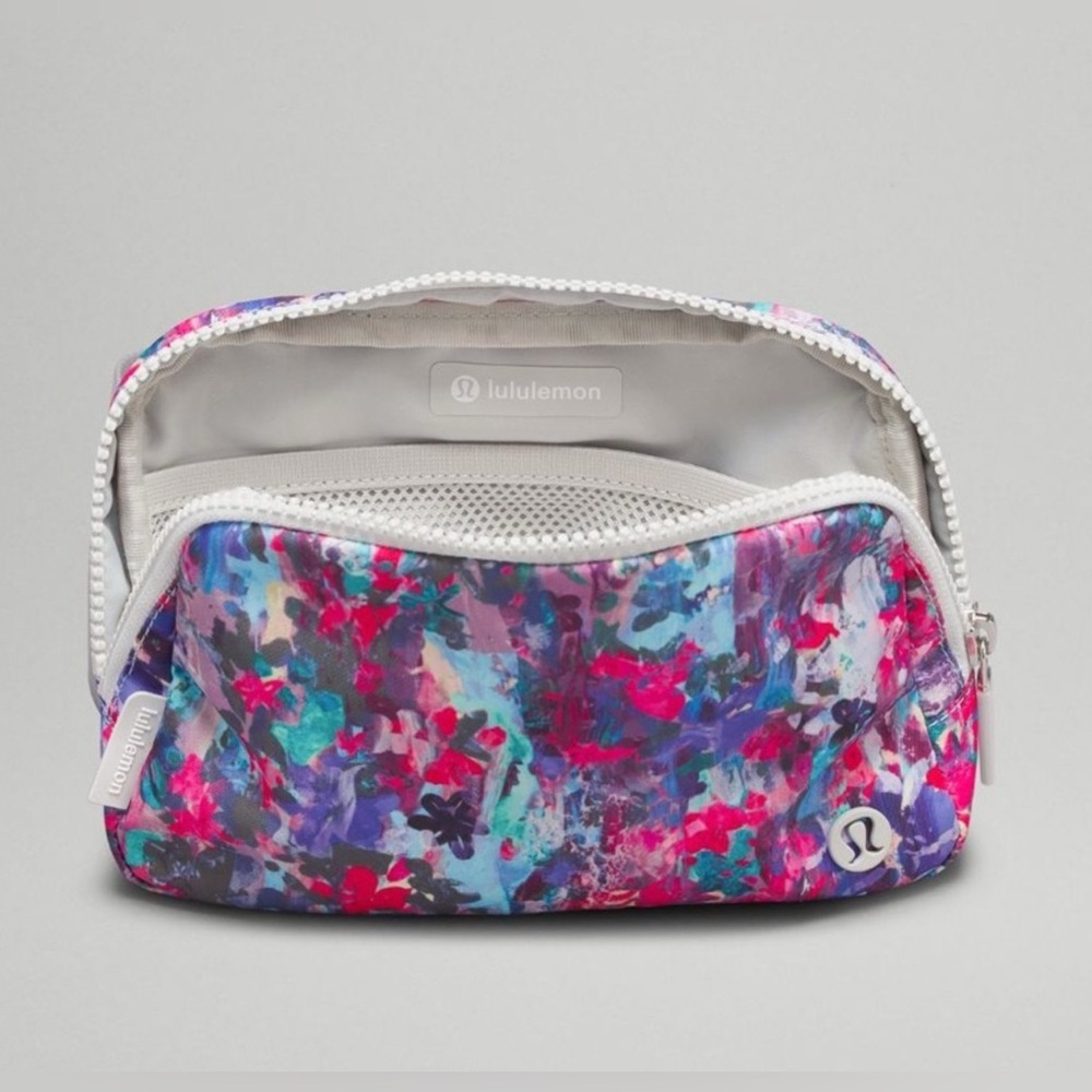 NEW Lululemon Flower Glide Multi Everywhere Belt Bag 1L Travel Crossbody Gym - Picture 4 of 14